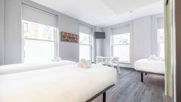 Familien-Vierbettzimmer | 1 Schlafzimmer, Bügeleisen/Bügelbrett, kostenloses WLAN, Bettwäsche