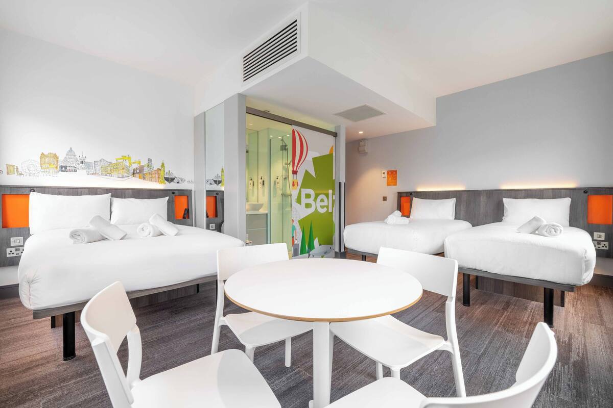 Family Quadruple Room | 1 bedroom, soundproofing, iron/ironing board (on request), WiFi (free)