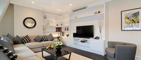 Luxury Penthouse, 3 Bedrooms | Living room | LCD TV, DVD player