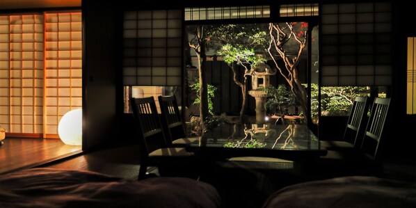 ห้องทราดิชันนัลสำหรับสี่ท่าน (Japanese Style) | วิวสวน