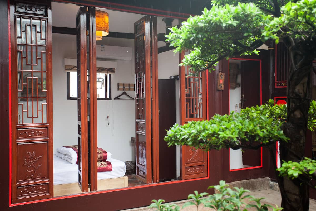 Suite, 2 camere da letto (Mainland Chinese Citizen Only) | Una scrivania, tende oscuranti, Wi-Fi gratuito, lenzuola
