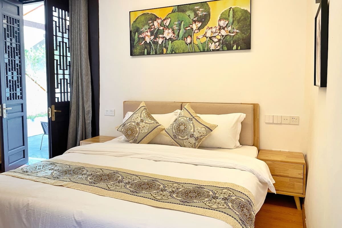 Design Double Room, 5 Bedrooms (Citizens or residents of China Only) | Desk, blackout drapes, free WiFi, bed sheets