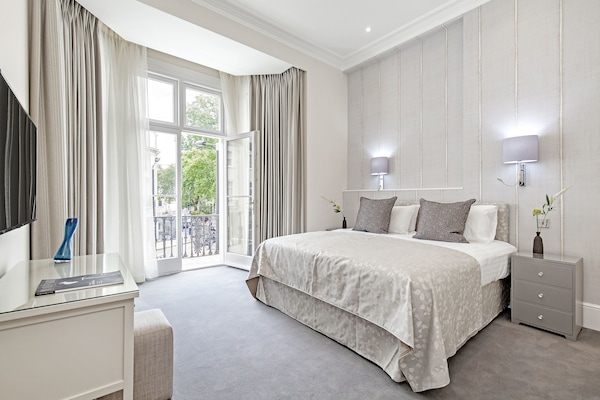 Executive Apartment, 2 Bedrooms with Balcony | In-room safe, individually decorated, desk, laptop workspace