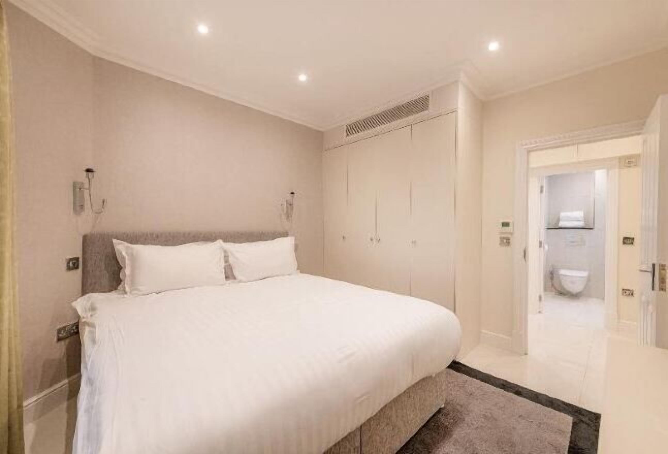 In-room safe, individually decorated, desk, laptop workspace