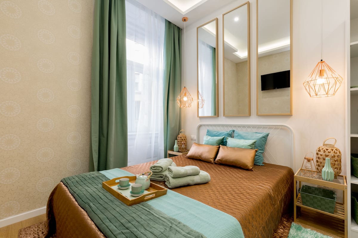 Sistema de insonorización, tabla de planchar con plancha y wifi gratis