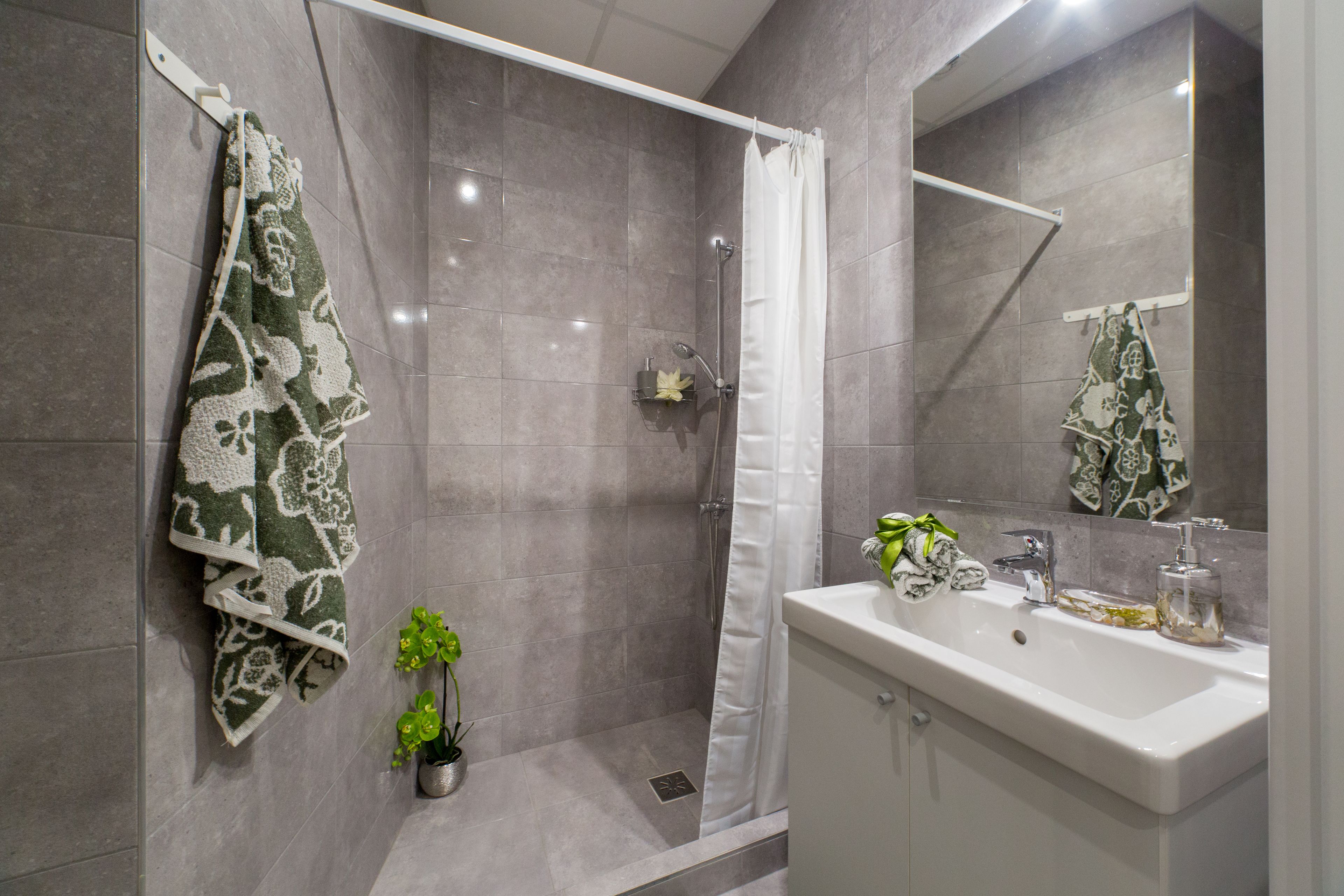 Comfort Studio, 1 Queen Bed | Bathroom