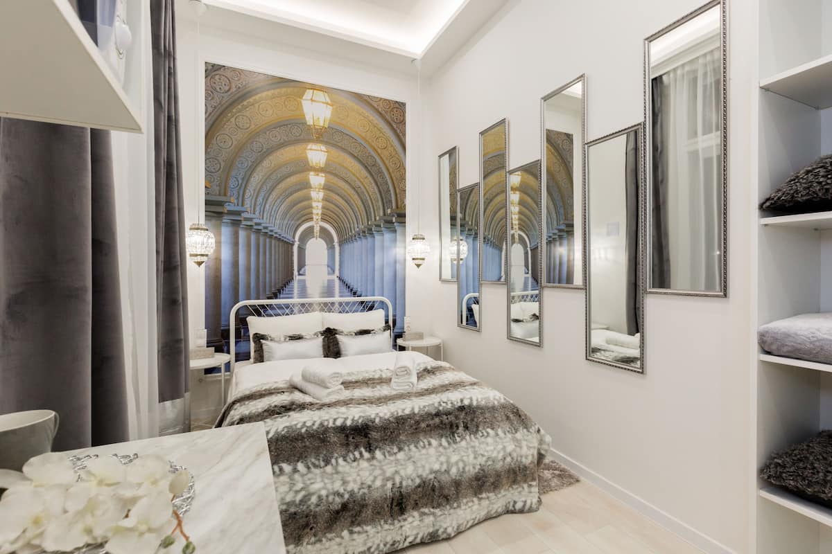 Superior-Zimmer, 1 Queen-Bett | Schallisolierte Zimmer, Bügeleisen/Bügelbrett, kostenloses WLAN