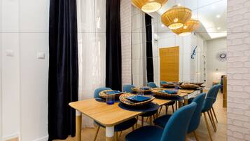 Deluxe-Apartment, 1 Schlafzimmer | Schallisolierte Zimmer, Bügeleisen/Bügelbrett, kostenloses WLAN