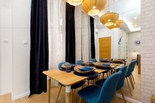 Deluxe-huoneisto, 1 makuuhuone | Äänieristys, silitysrauta/-lauta, ilmainen Wi-Fi