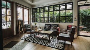 Lobby sitting area - casaMpika (Chiang Mai)