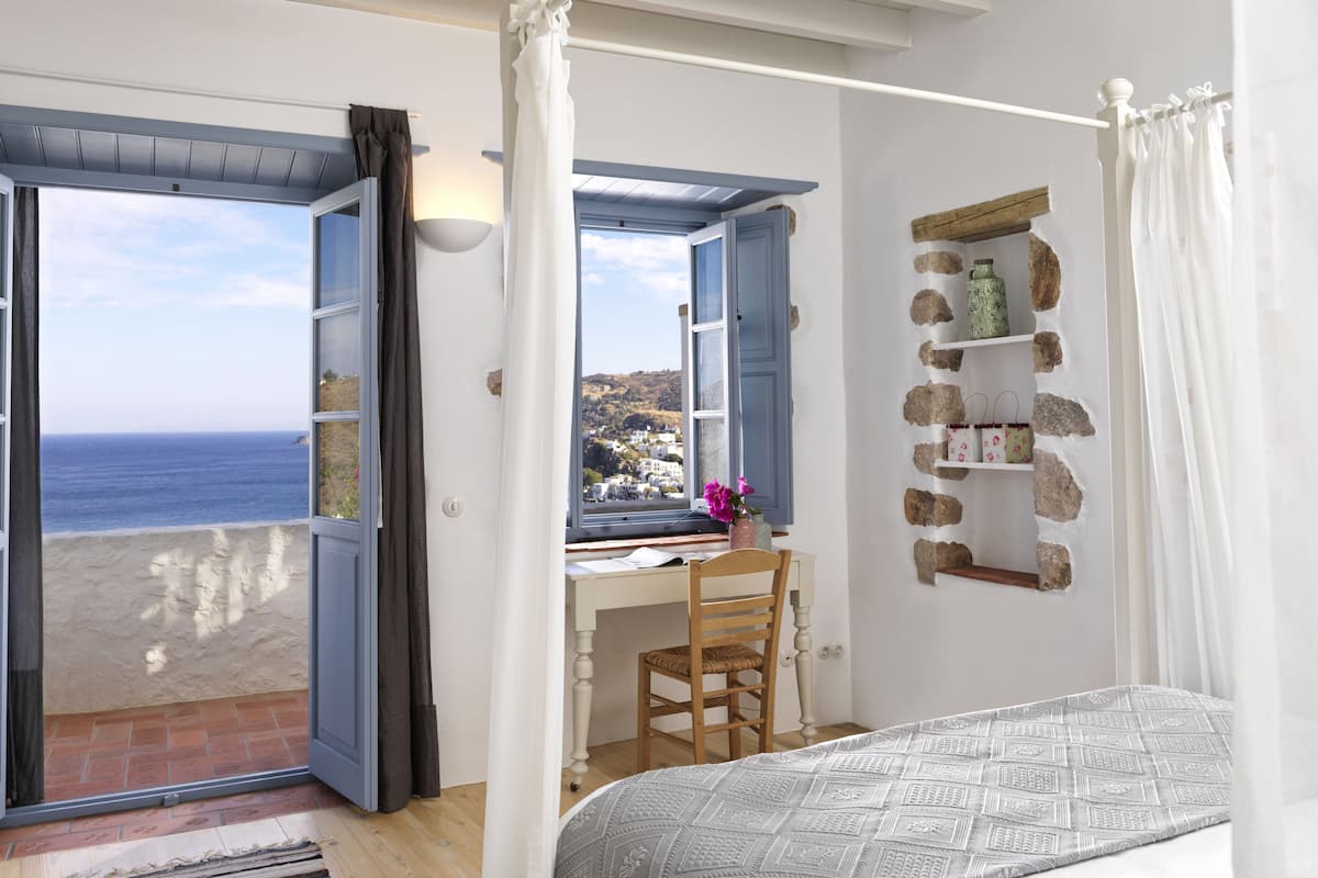 1 bedroom, premium bedding, minibar, in-room safe