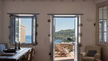 1 bedroom, premium bedding, minibar, in-room safe