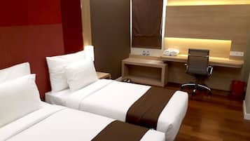 Deluxe Twin Room | Desk, free WiFi