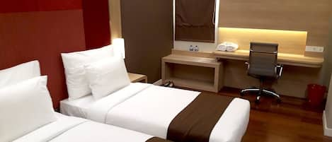 Deluxe Twin Room | Desk, free WiFi