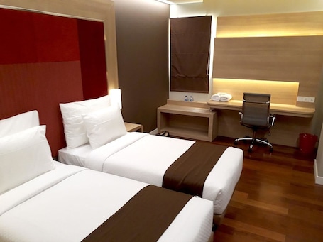 Deluxe Twin Room | Desk, free WiFi