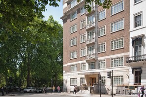 Front of property - Fountain House (London)