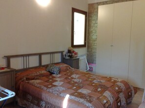 Apartment, 1 Bedroom (3 pax) | Cribs/infant beds, rollaway beds, free WiFi - Casa Collecchio (Collecchio)