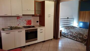 Appartamento Basic, 1 camera da letto (2 pax) | Cucina privata | Frigorifero, forno, piano cottura