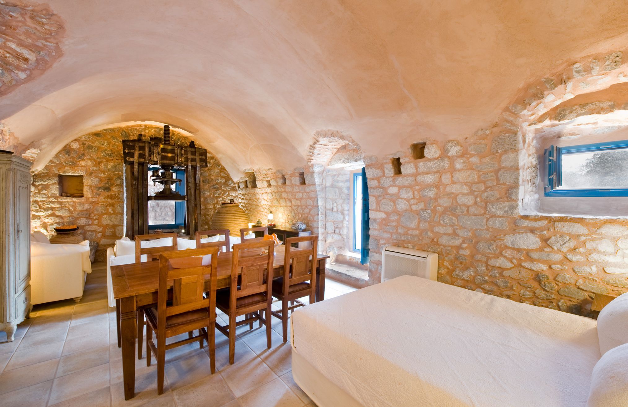 traditional studio | premium bedding, pillow-top beds, in-room safe, desk