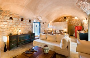 Estudio tradicional | Sala de estar | Una televisión de pantalla plana