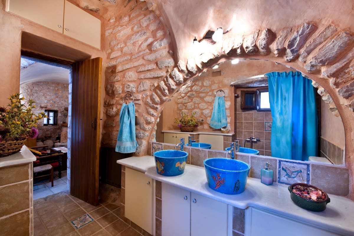 signature house, terrace (milos) | bathroom | shower, free toiletries, hair dryer, towels
