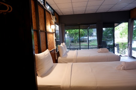 Triple Room | Free WiFi, bed sheets