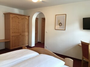 Superior Double Room, Private Bathroom - Hotel Hohe Schule (Bad Ueberkingen)