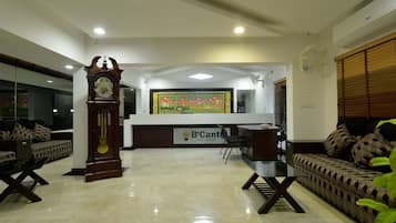 ฝ่ายต้อนรับ