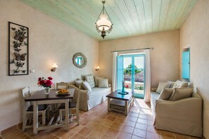 아파트, 침실 1개, 테라스, 정원 전망 | 거실 공간 | 평면 TV