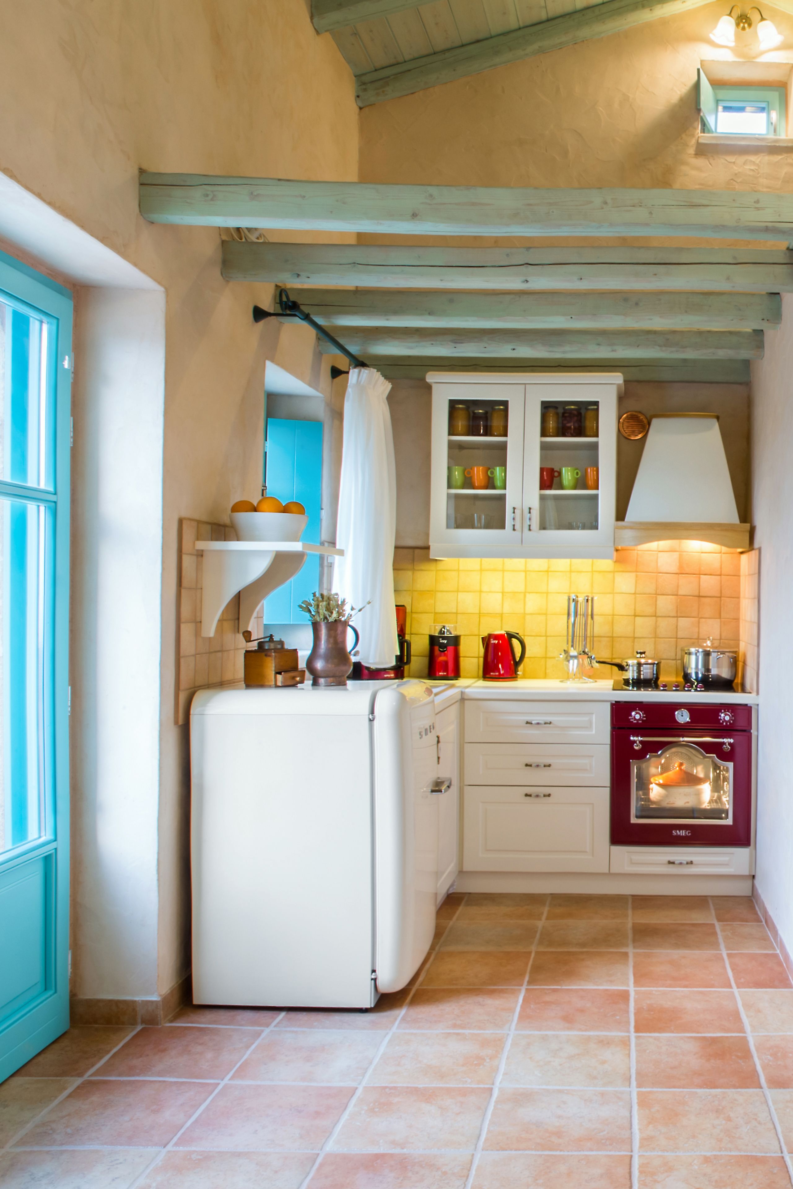 studio, balcony, sea view (fireplace) | private kitchen | fridge, oven, stovetop, coffee/tea maker