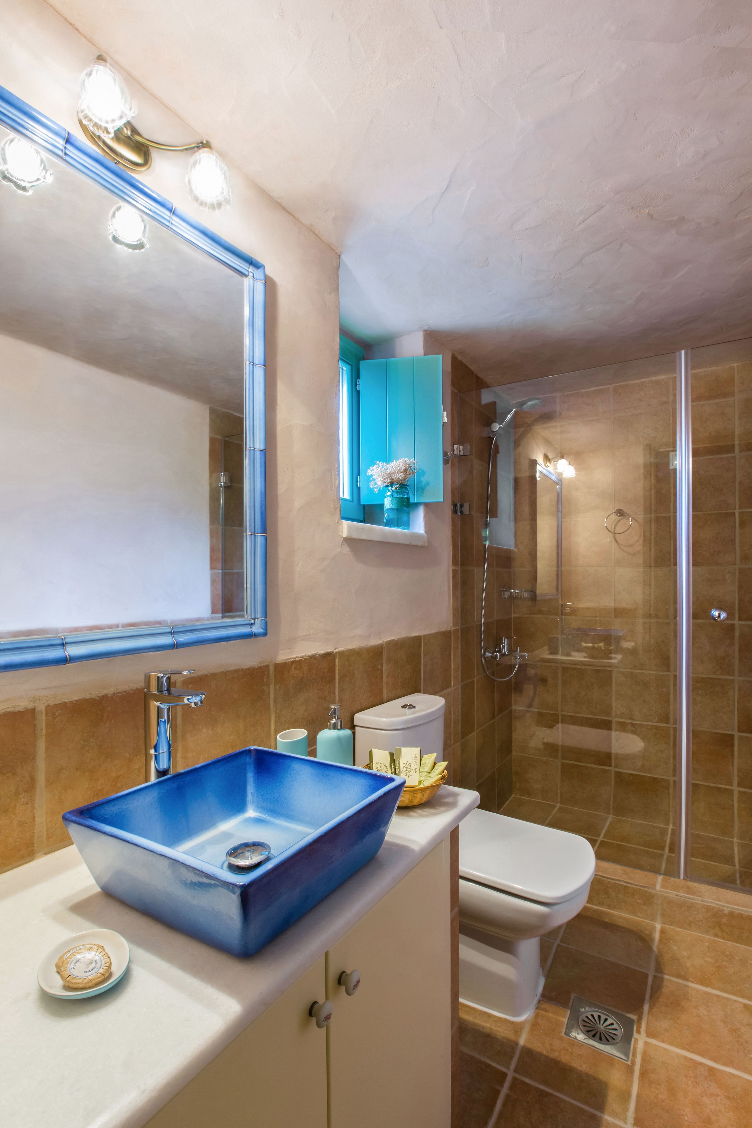 apartment, 2 bedrooms, balcony, sea view (split level with fireplace) | bathroom | shower, free toiletries, hair dryer, towels