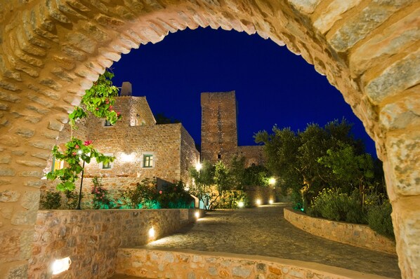 Exterior - Pandora (East Mani)