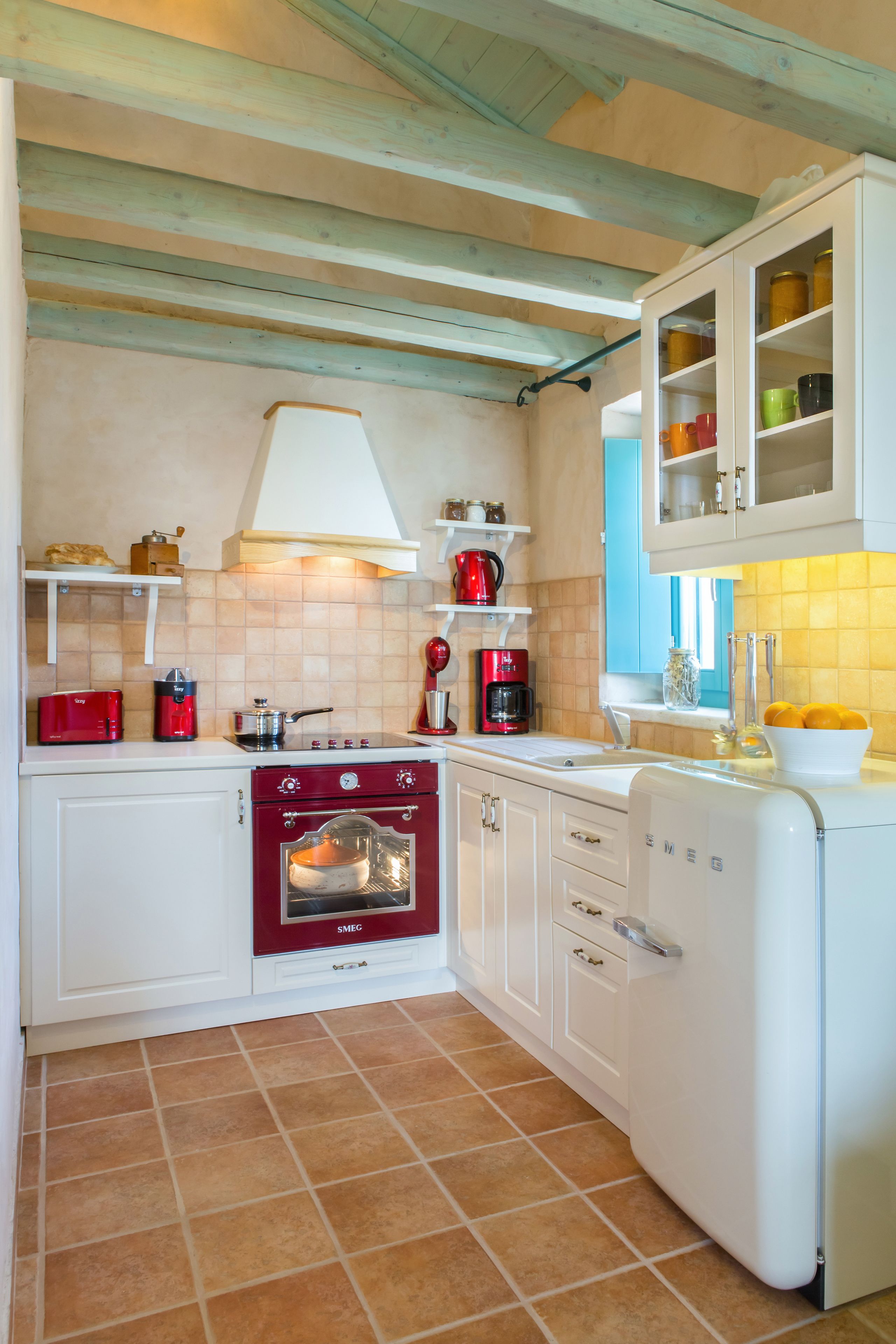 apartment, 1 bedroom, balcony, sea view (fireplace) | private kitchen | fridge, oven, stovetop, coffee/tea maker