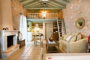 Duplex, Balcony, Sea View | Living area | Flat-screen TV - Pandora (East Mani)