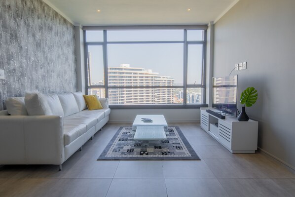 Luxury Apartment, 2 Bedrooms, Accessible, Tower | Living area