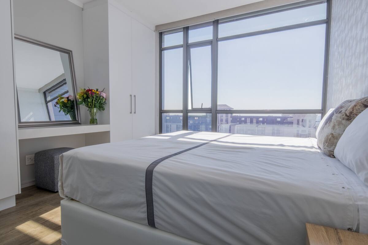 Design-Apartment, 2 Schlafzimmer, barrierefrei, Küche | 1 Schlafzimmer, hochwertige Bettwaren, individuell dekoriert