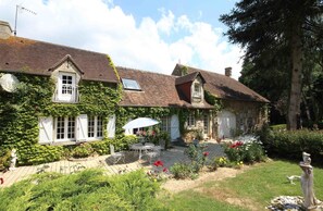 Front of property - Le Haut Montrayé (Pace)