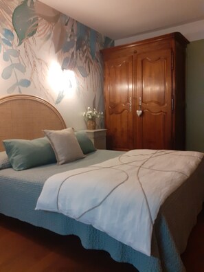 Comfort Double Room | Soundproofing, free cribs/infant beds, rollaway beds, free WiFi - Le Haut Montrayé (Pace)