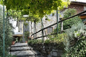 Exterior detail - Fattoria Giunasco (Bagnone)