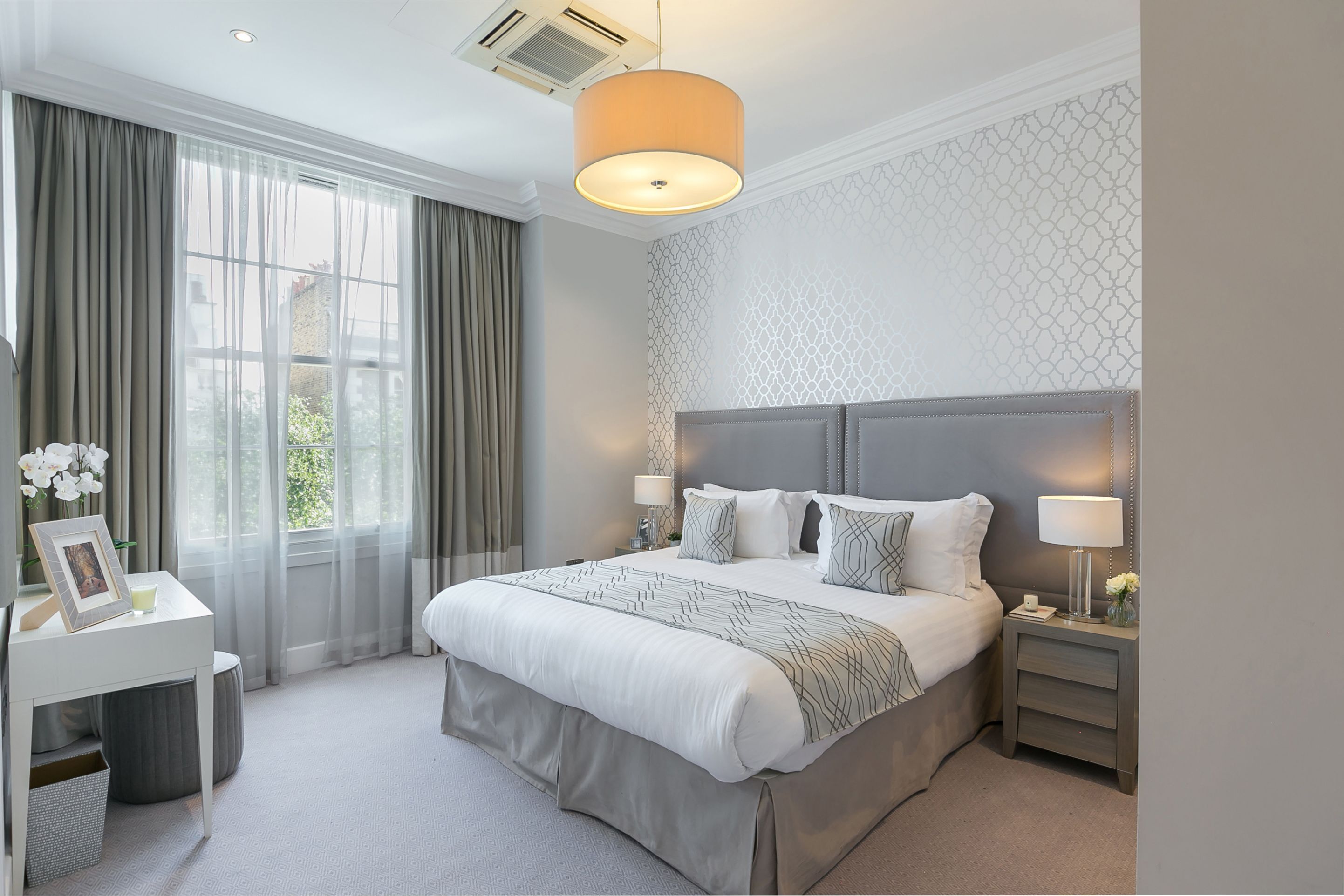 Egyptian cotton sheets, premium bedding, in-room safe, desk
