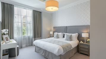Egyptian cotton sheets, premium bedding, in-room safe, desk