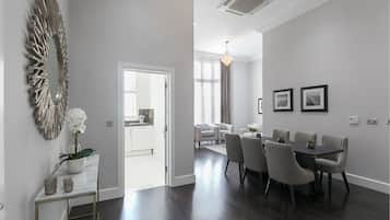 Deluxe Apartment, 2 Bedrooms | Living area