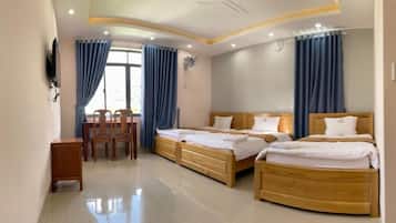 Minibar, desk, free WiFi