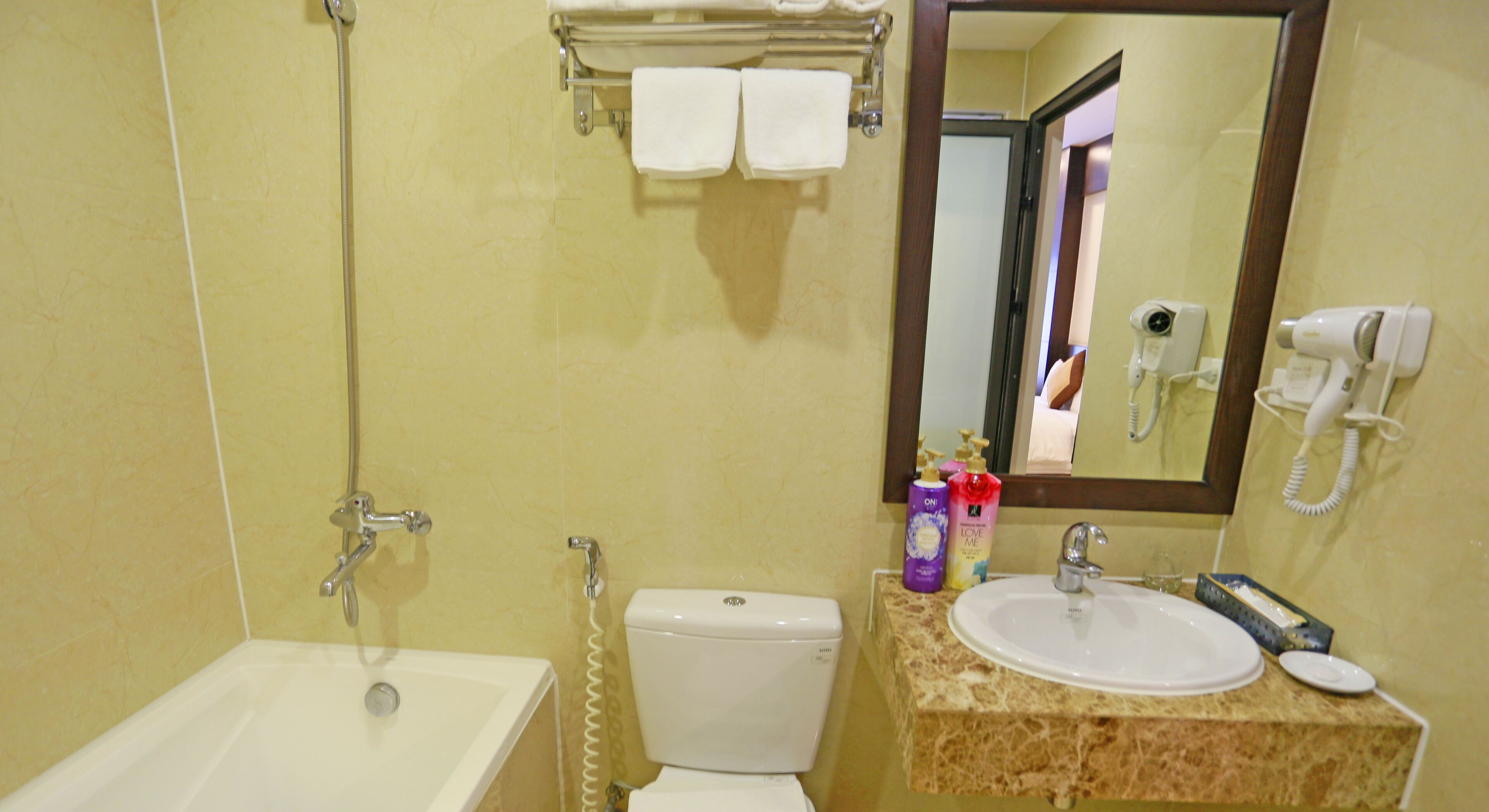 studio suite | bathroom | free toiletries, hair dryer, slippers, towels