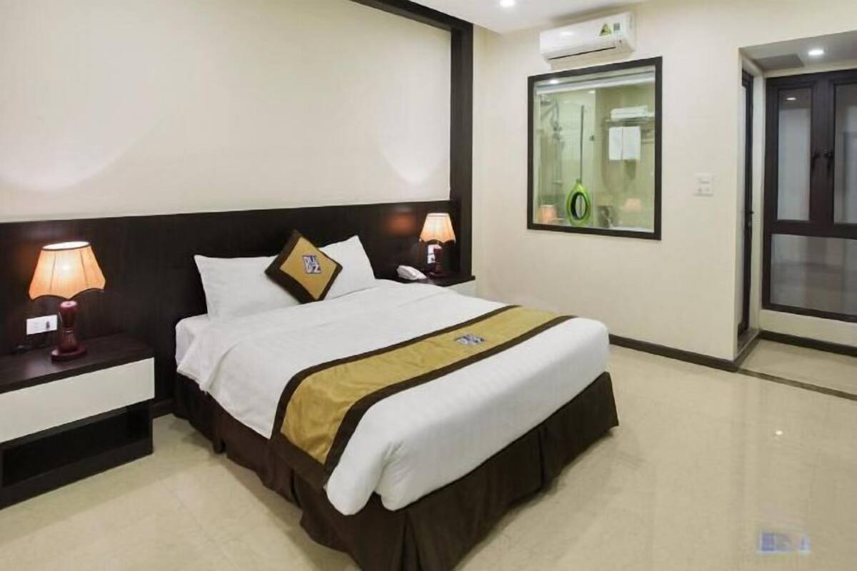 Frigobar, cofres nos quartos, escrivaninha, cortinas blackout