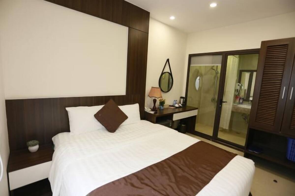 Frigobar, cofres nos quartos, escrivaninha, cortinas blackout