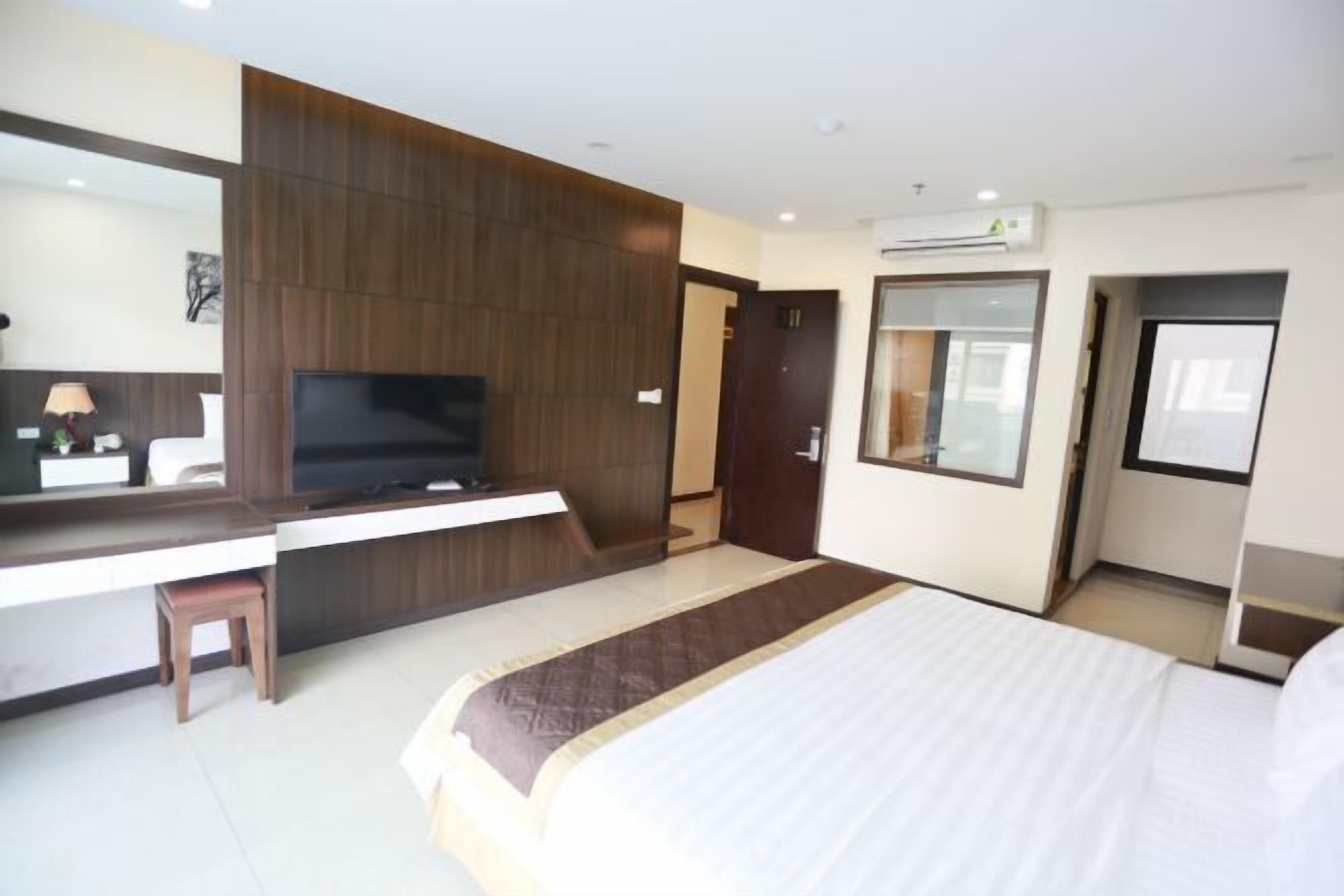 Minibar, in-room safe, desk, blackout drapes