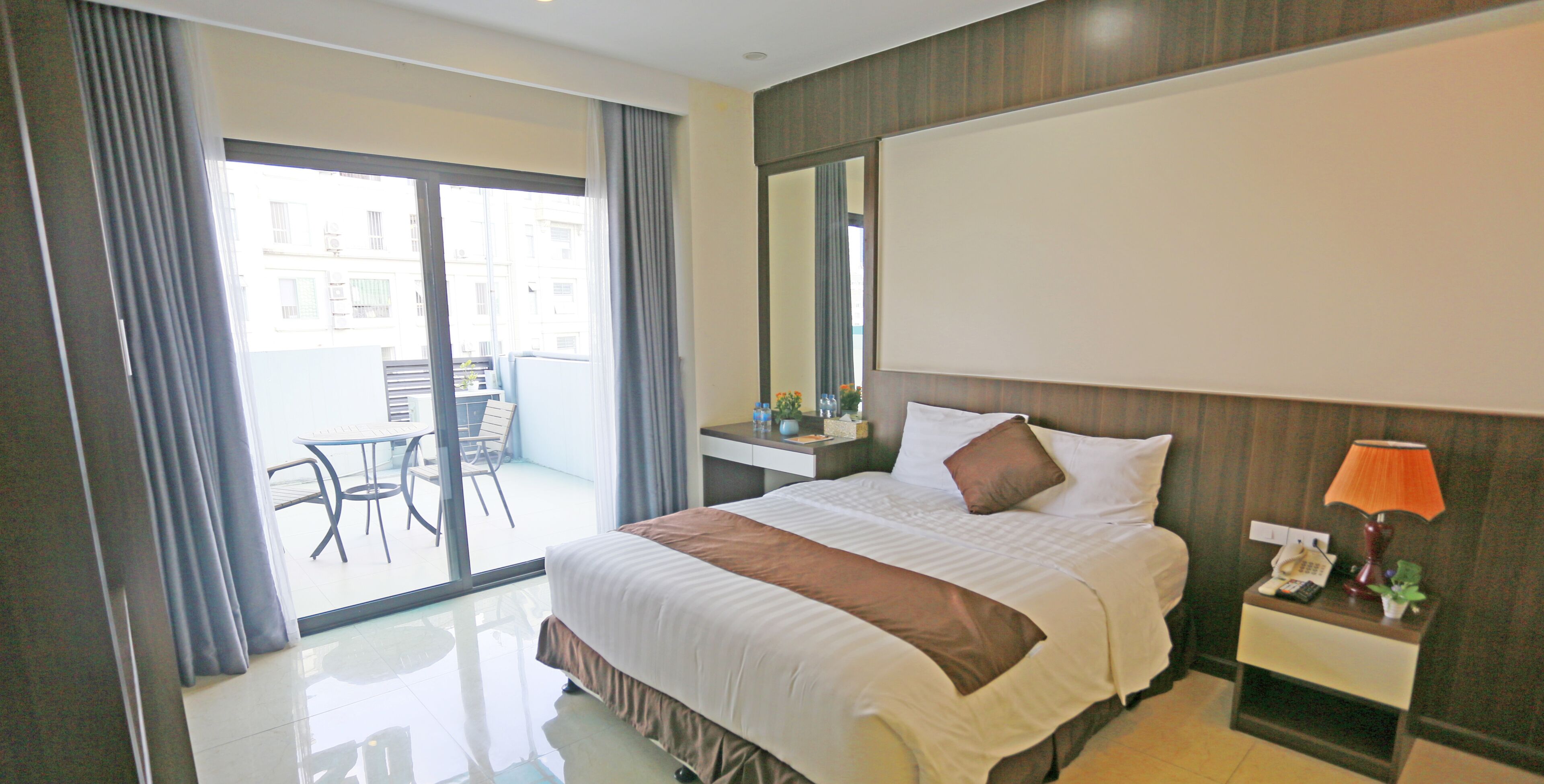 presidential studio | minibar, in-room safe, desk, blackout curtains