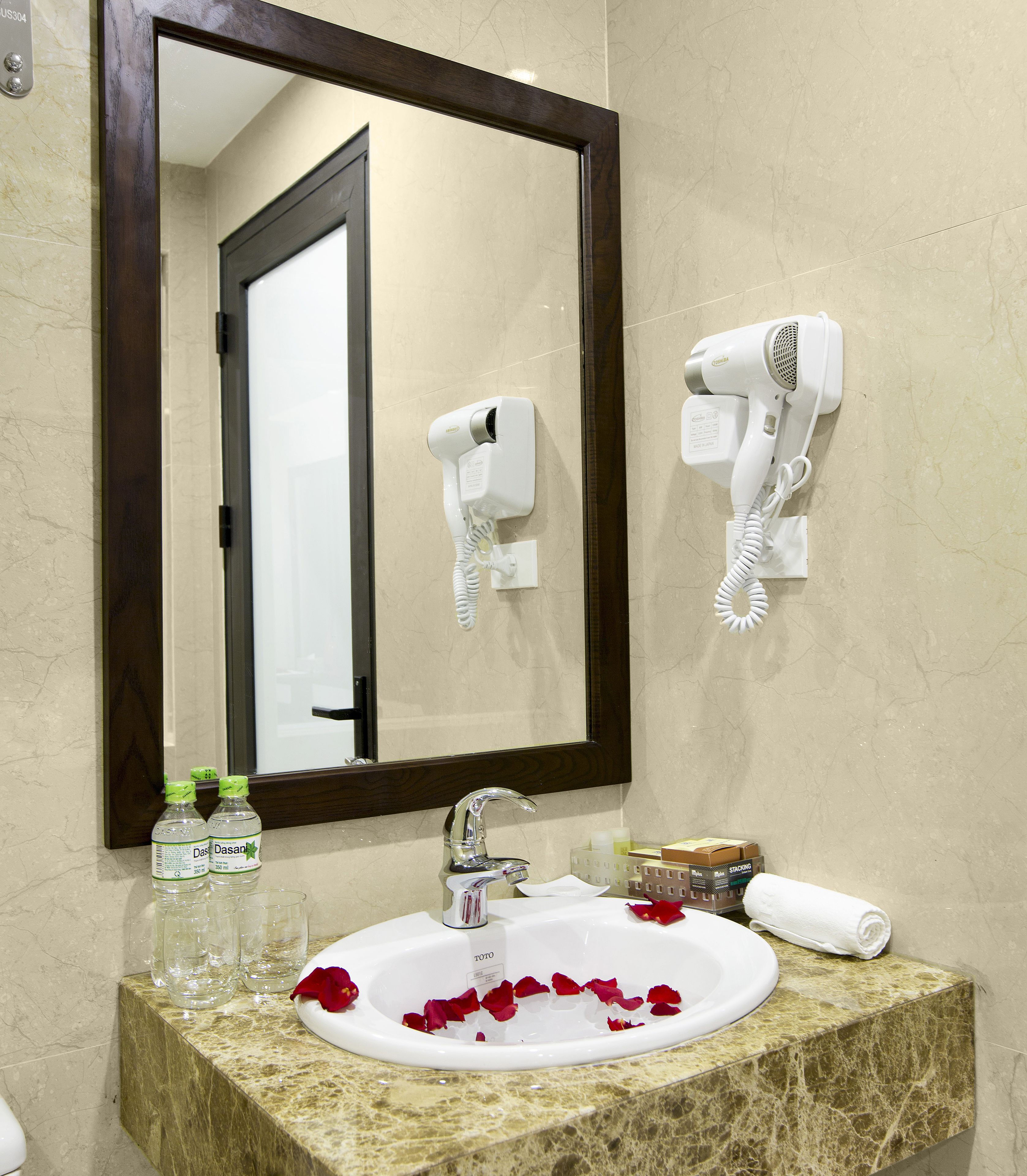 shower, free toiletries, hair dryer, bathrobes