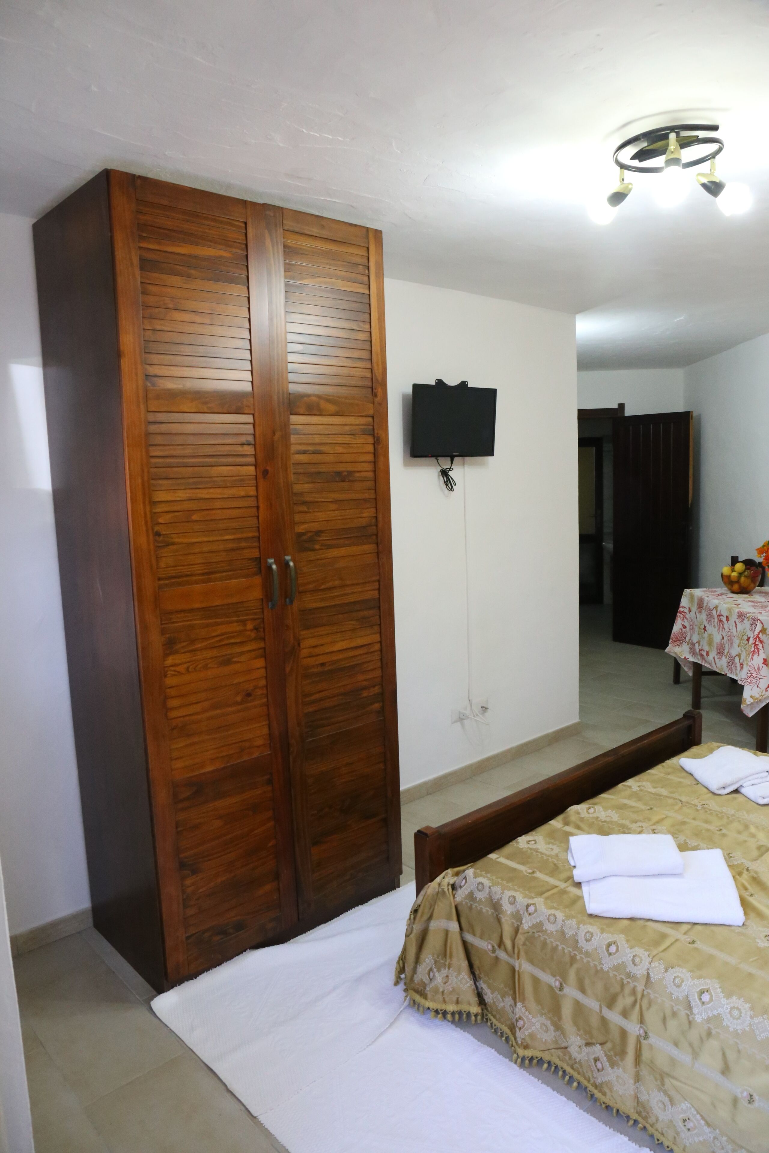 Double Room, Private Bathroom (Yellow) | Desk, iron/ironing board, free cribs/infant beds, free WiFi